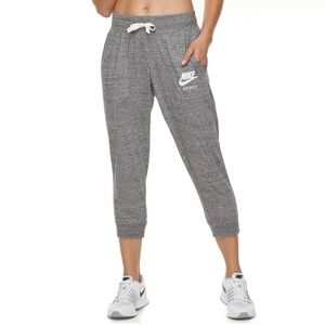 Nike women’s sportswear gym vintage capris